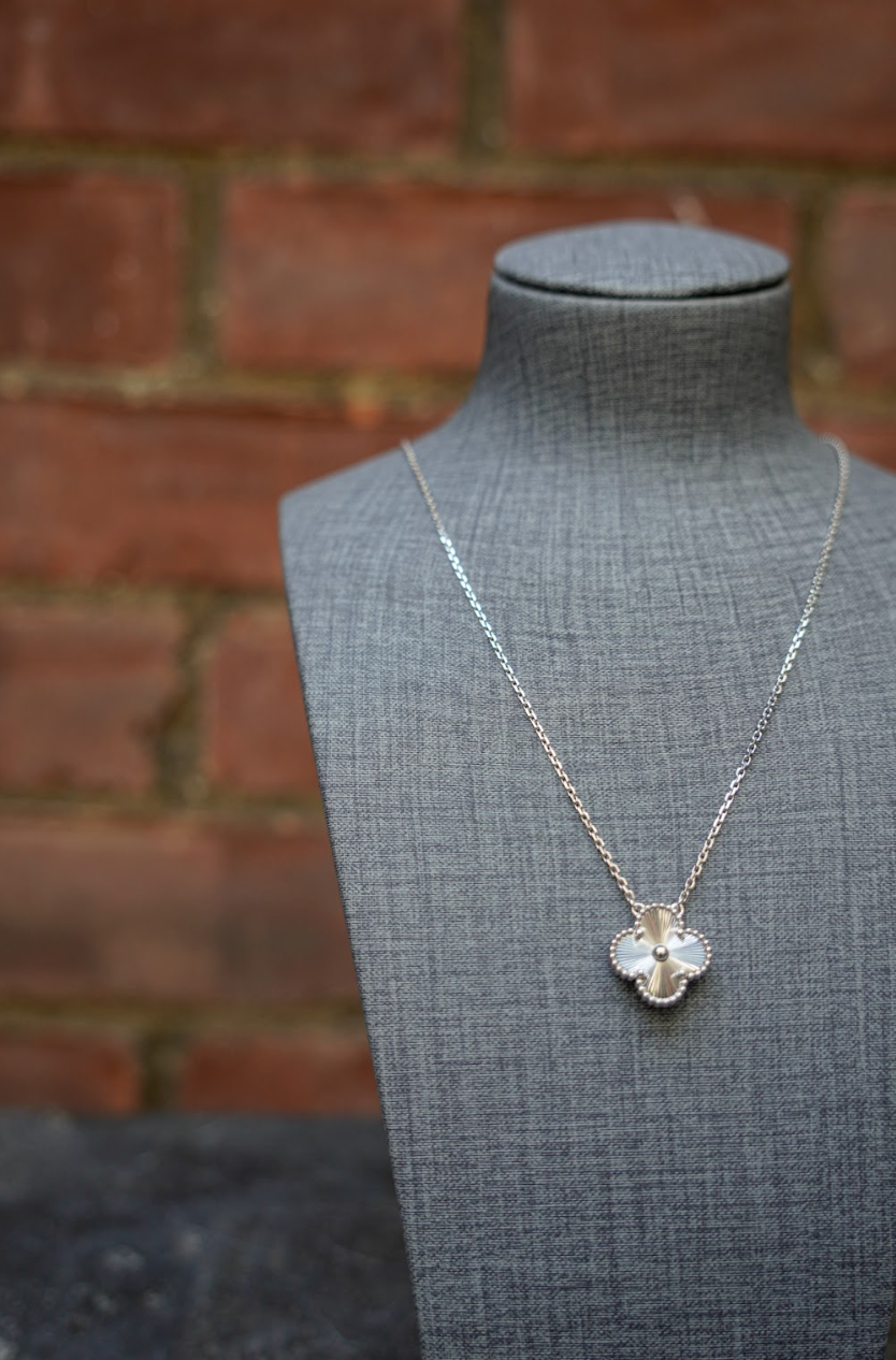 Bespoke Clover Pendant in 18kt White Gold