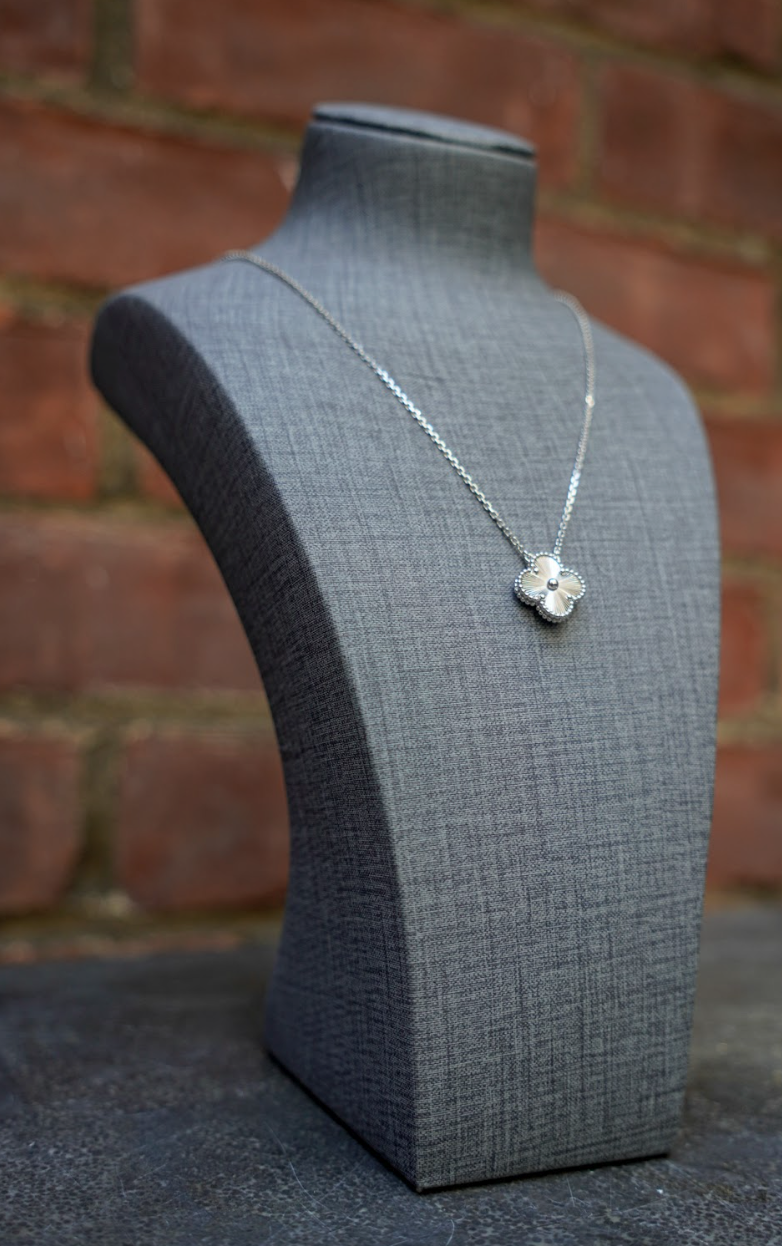 Bespoke Clover Pendant in 18kt White Gold