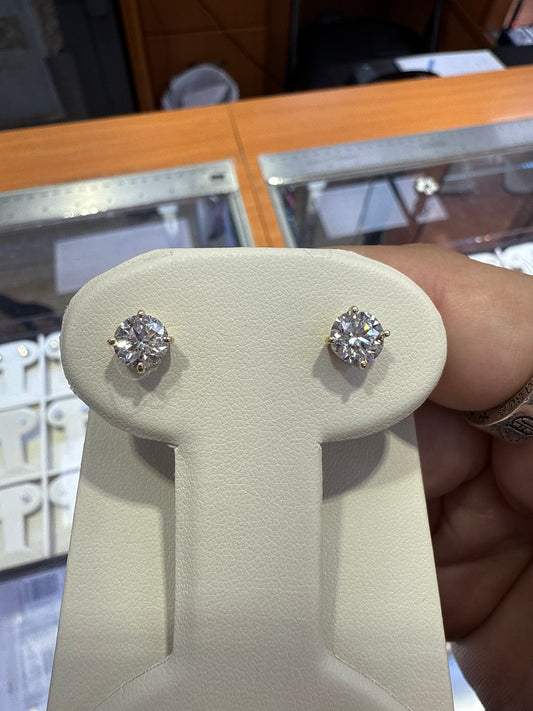 Diamond Stud Earrings – 0.50ct Each / 1.00ct Pair (18K Gold)