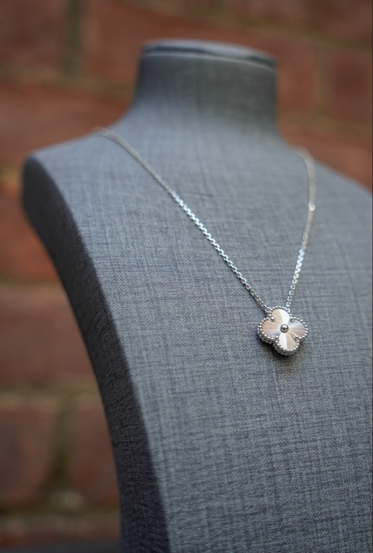 Bespoke Clover Pendant in 18kt White Gold